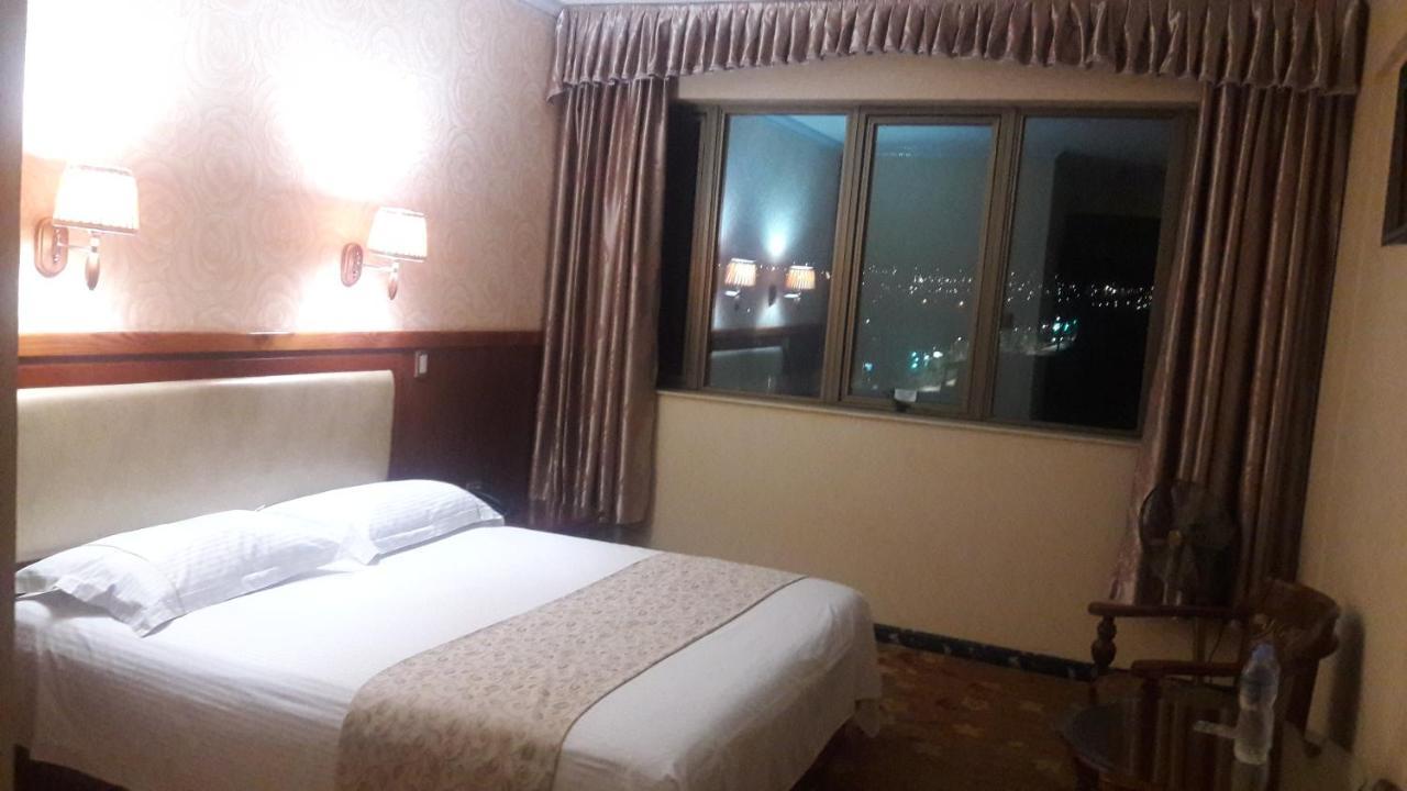 Hotel Pekin Ικίκε Εξωτερικό φωτογραφία